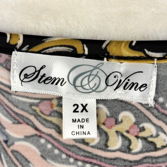 Stem & Vine Black Paisley Lace Trim Tunic Top Plus Size 2X - Picture 3 of 6